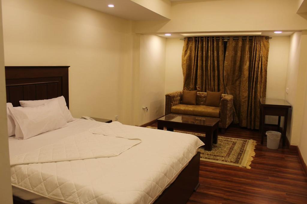 Hotel Diplomat Исламабад Экстерьер фото