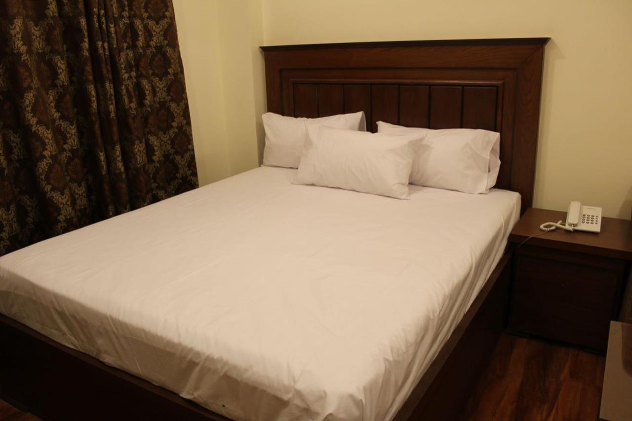 Hotel Diplomat Исламабад Экстерьер фото