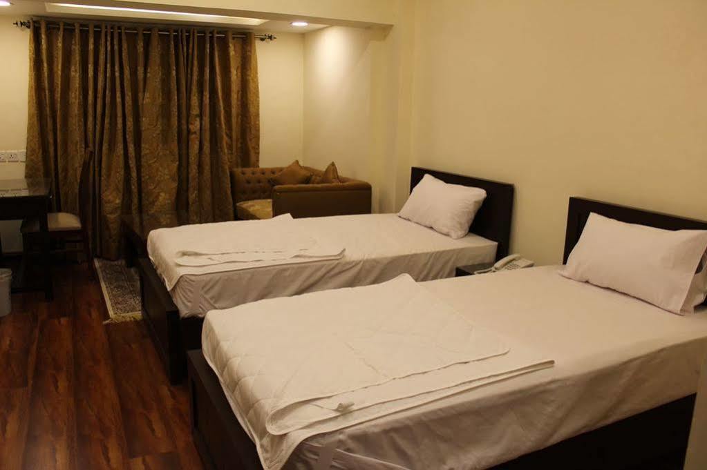 Hotel Diplomat Исламабад Экстерьер фото