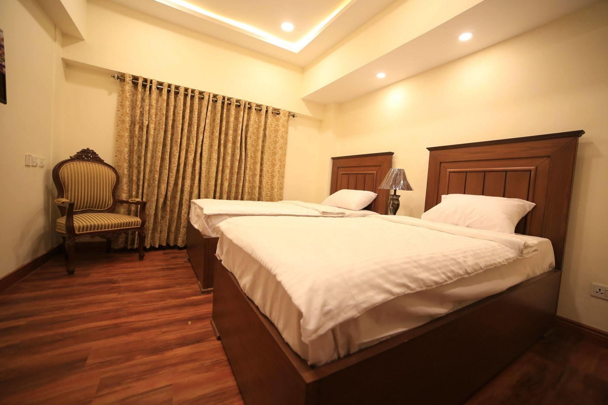 Hotel Diplomat Исламабад Экстерьер фото