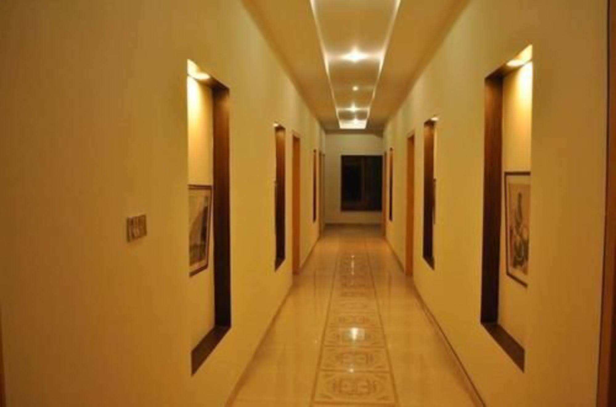 Hotel Diplomat Исламабад Экстерьер фото