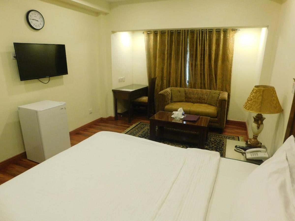 Hotel Diplomat Исламабад Экстерьер фото