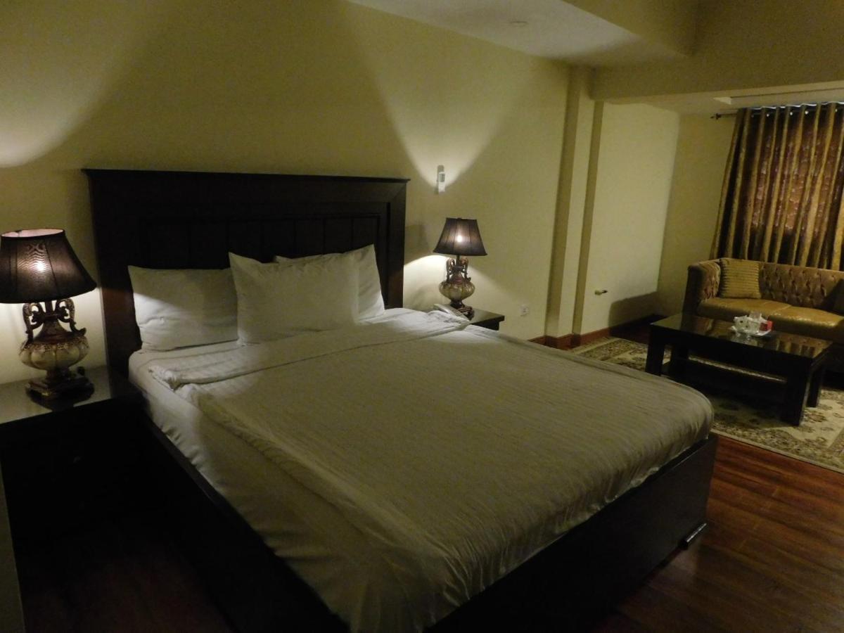 Hotel Diplomat Исламабад Экстерьер фото